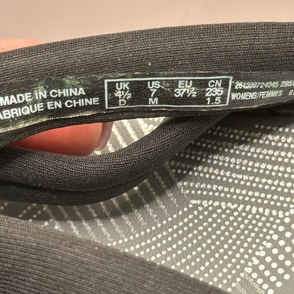 CLARKS™️ 'CLOUDSTEPPER ARLA KAYLIE' Women's Size 7M Black Flatform Flip-Flops - Picture 8 of 8